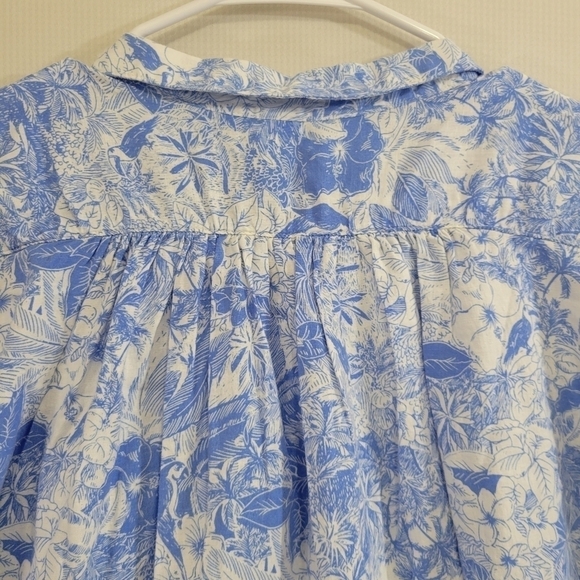 Old Navy Blue and White Floral Blouse - Picture 9 of 10